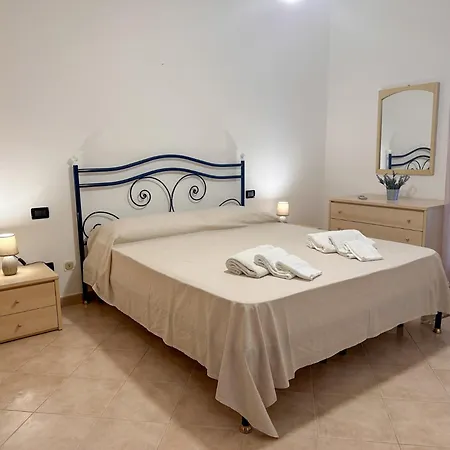 Fronte Mare Con Veranda Orata דירה