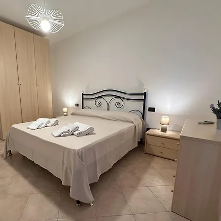 Fronte Mare Con Veranda Orata Apartmán *